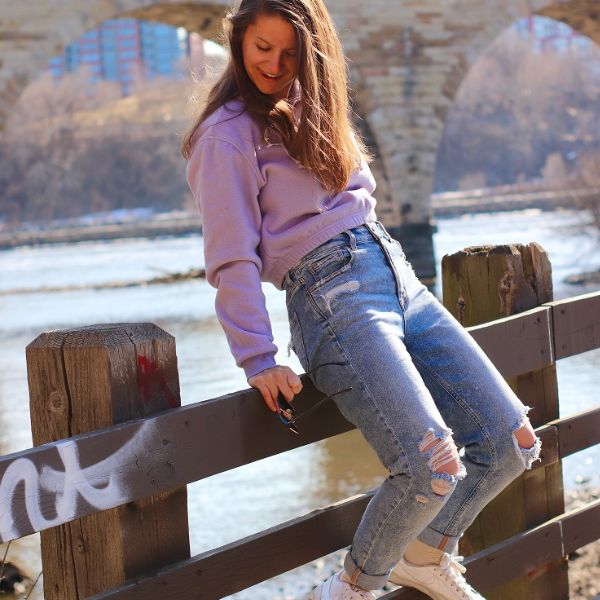jeansy girlfriend ležérní outfit
