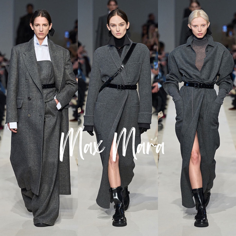 Modelky na mole během módní přehlídky podzim 2024 Max Mara. Looky jsou laděné do šeda, prezentují se nejmódnější kabáty v šedé barvě.